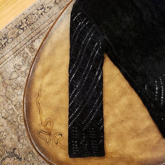 Like NEW Real Clothes Saks Fifth Avenue Black V-Neck Sweater with Knit Accents - Picture 3 of 7